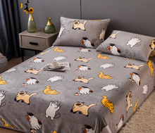 BLANKET - Cuddly Flannel Blanket with Cute Cats Print